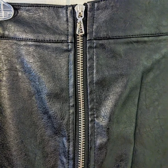 NWOT Black Mini Skirt Faux Leather. Size Large. Cute! - Picture 6 of 6